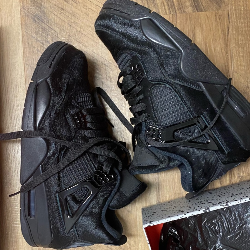 AIR JORDAN 4 RETRO
"Olivia Kim - No Cover"